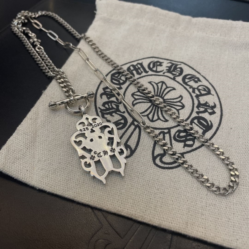 Ch*0me He**ts necklaces